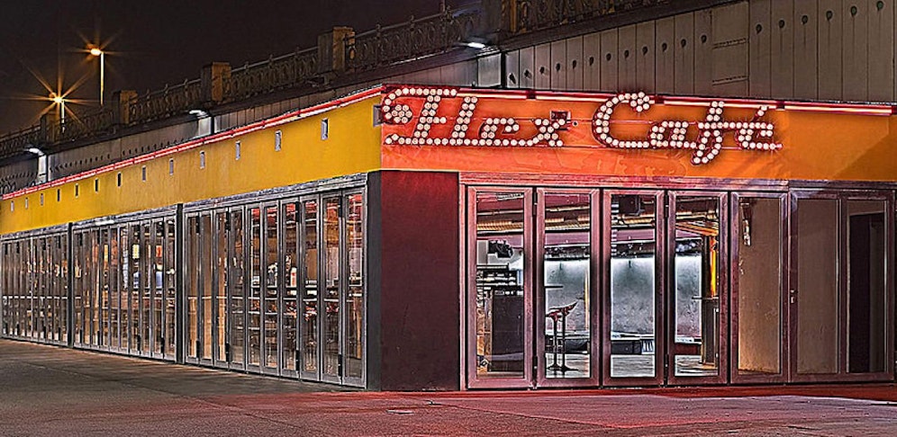 Polizeieinsatz vor dem Flex am Wiener Donaukanal. 