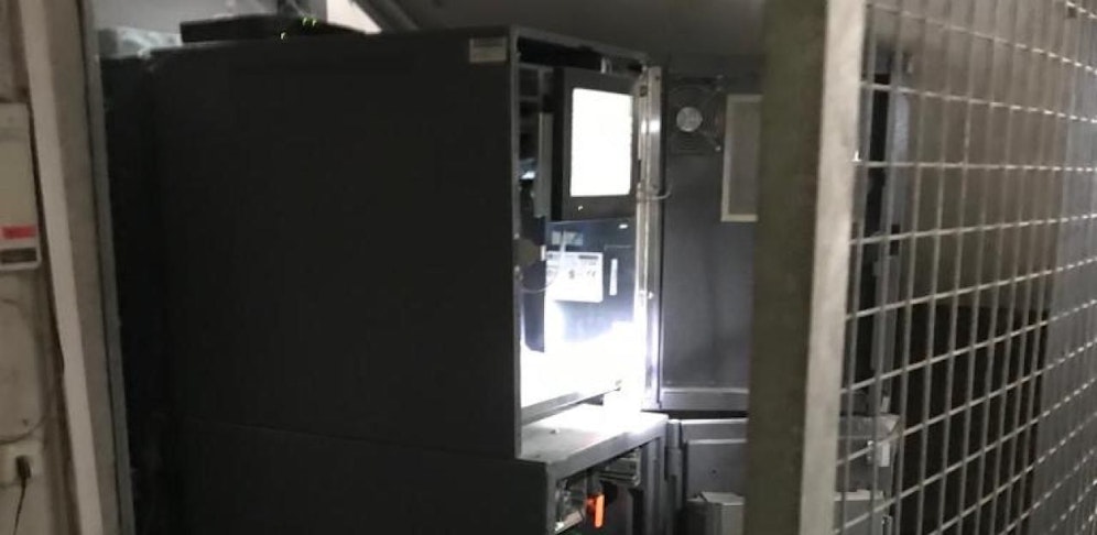 Dieser Bankomat wurde von innen im Kinocenter Wr. Neustadt aufgeschnitten.