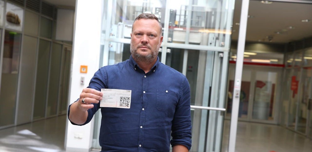 Christian K. (46) mit dem Fahrschein