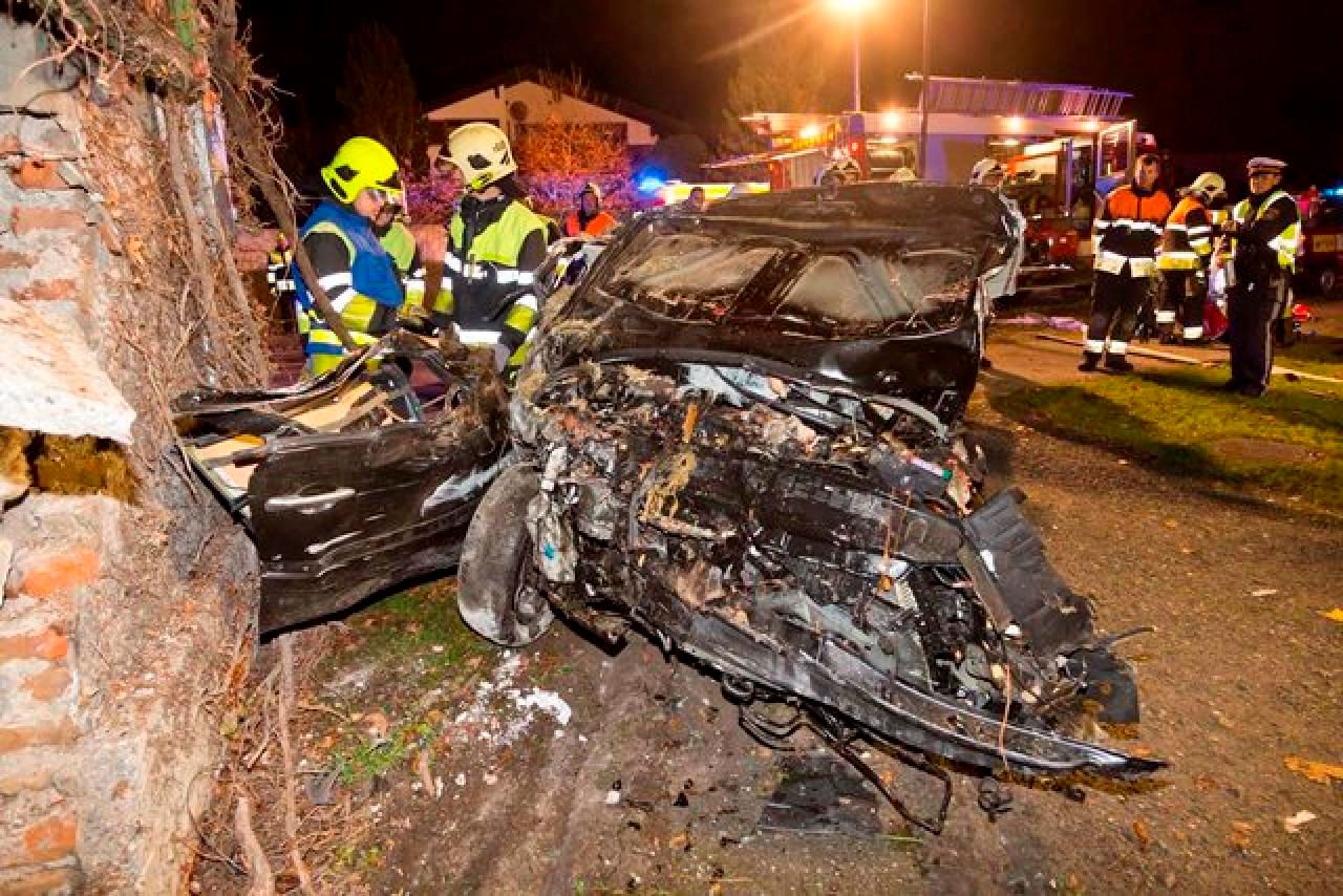 Heute.at - 38-Jähriger kracht mit Pkw in Hausmauer – tot