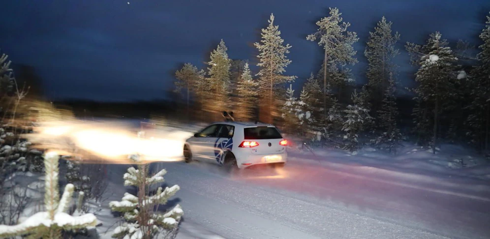 Der ÖAMTC testete mehrere Reifendimensionen auf Schnee.