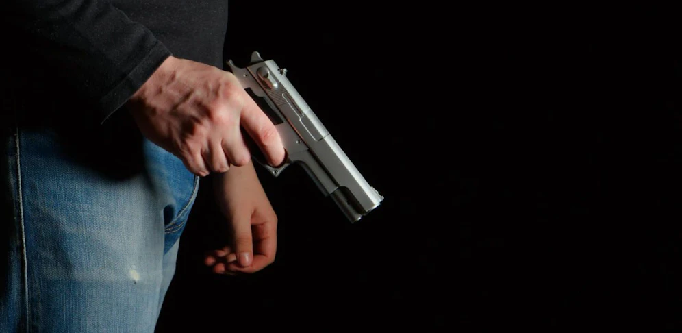 Ein 41-Jähriger soll seine Ex-Freundin mit einer Faustfeuerwaffe bedroht haben. 