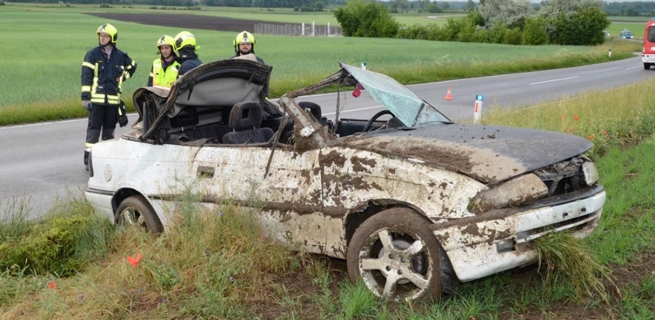Spektakulärer Crash Cabrio überschlug Sich Österreich Heuteat
