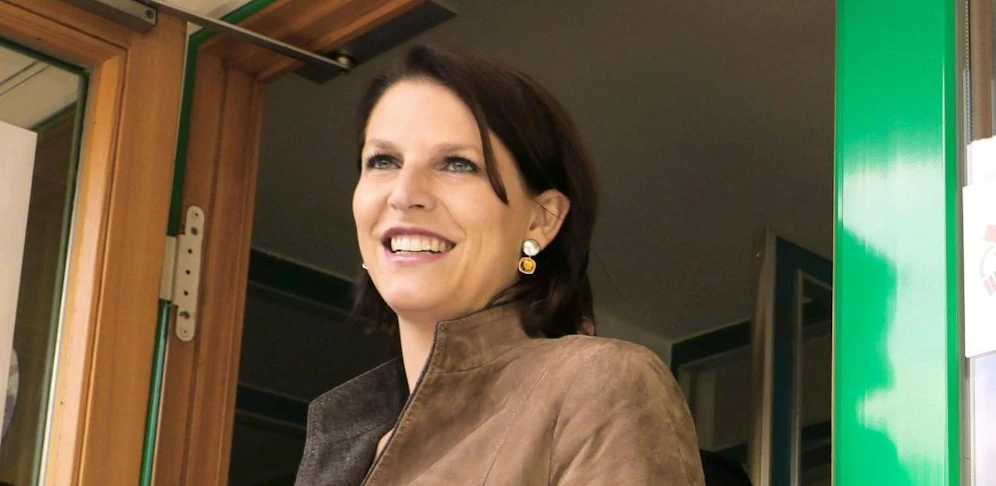 Edtstadler bei ihrer Stimmabgabe zur EU-Wahl 2019.