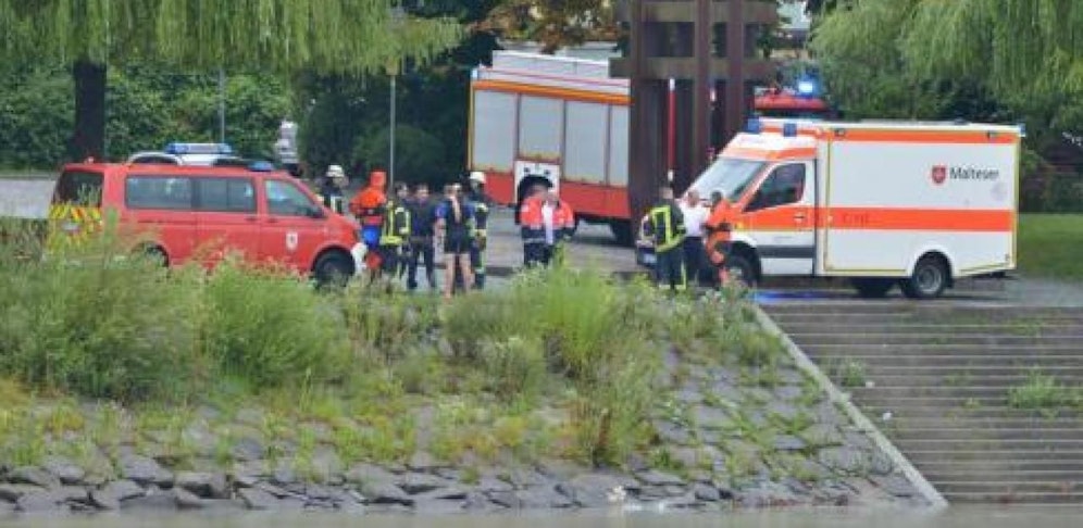 Großeinsatz am Inn, weil Zeugen einen Ertrinkenden sahen. Dieser war allerdings nur ein Triathlet, der trainierte.
