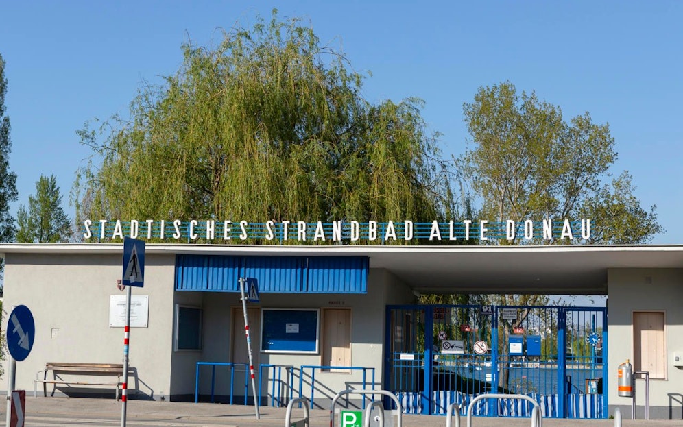 In städtischen Bädern ist das Fotografieren im Wasser verboten.