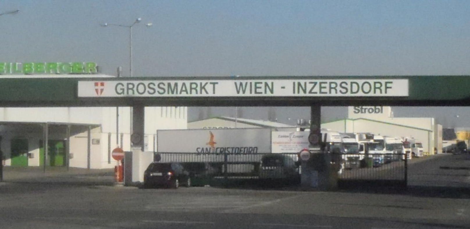 Die Finanzpolizei nahm bei einer Kontrolle Betriebe beim Großmarkt Wien in der Laxenburger Straße unter die Lupe. Dabei wurden zahlreiche Verstöße festgestellt.