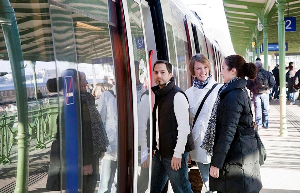 Wer auf das ganze Jahr gerechnet sehr wenig verdient hat, bekommt sogar einen Teil der Sozialversicherungsbeiträge rückerstattet.
