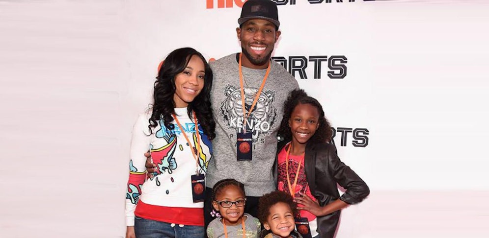 Football-Profi Antonio Cromartie mit (einem Teil) seiner Familie.