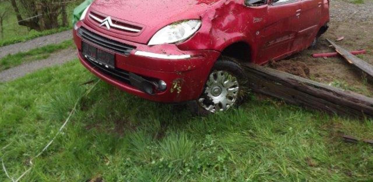 Heute.at - Auto überschlägt sich mehrfach - Lenker (44) tot