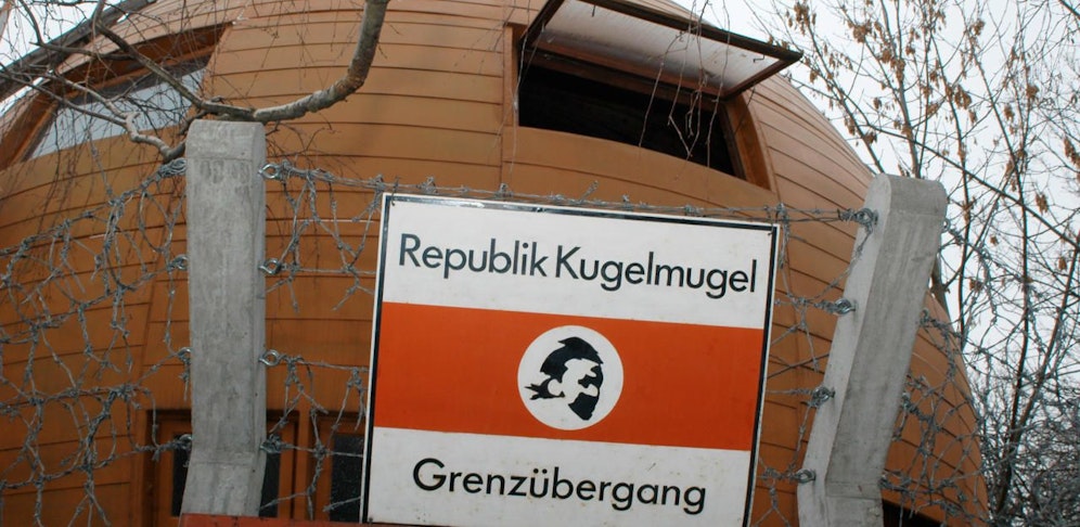 Im Wiener Prater steht die "Republik Kugelmugel"