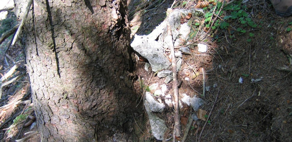 Durch Temperaturschwankungen können Felsen brechen und zur Gefahr werden.