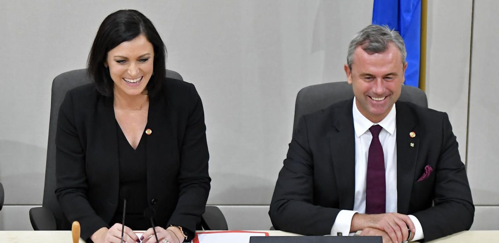 Elisabeth Köstinger (ÖVP) und Norbert Hofer (FPÖ) legen die Papiere am Dienstag auf den Tisch.