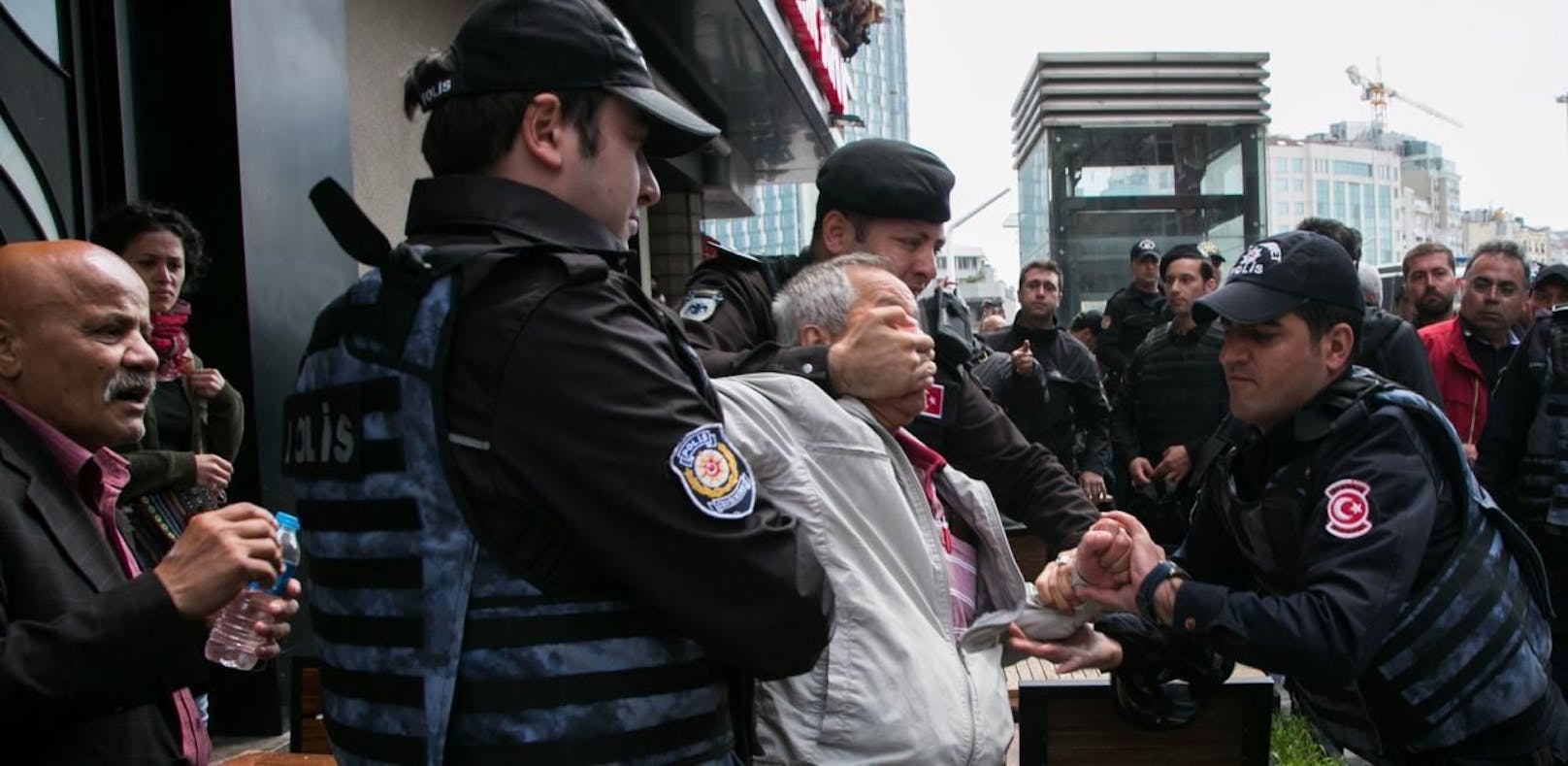 Erneut wurden in der Türkei mehr als einhundert Menschen im Zusammenhang mit dem vereitelten Putschversuch festgenommen; Archivbild