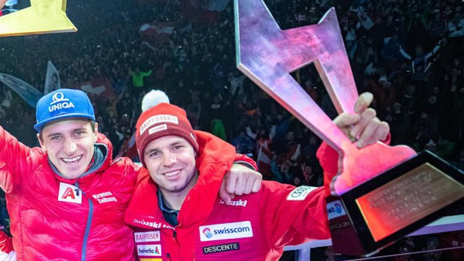 Das Siegerpodest der Kitzbühel-Abfahrt: Matthias Mayer umringt von Vincent Kriechmayr und Beat Feuz. 