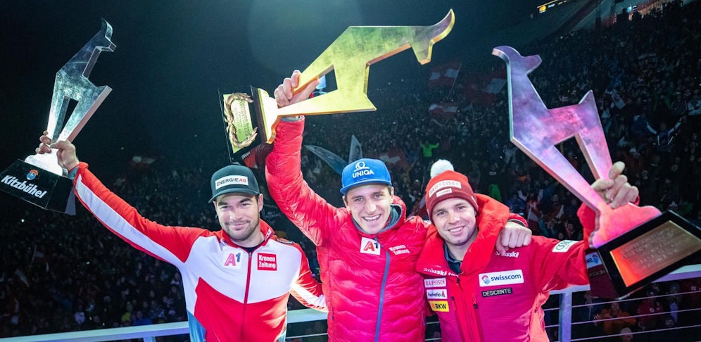 Das Siegerpodest der Kitzbühel-Abfahrt: Matthias Mayer umringt von Vincent Kriechmayr und Beat Feuz. 