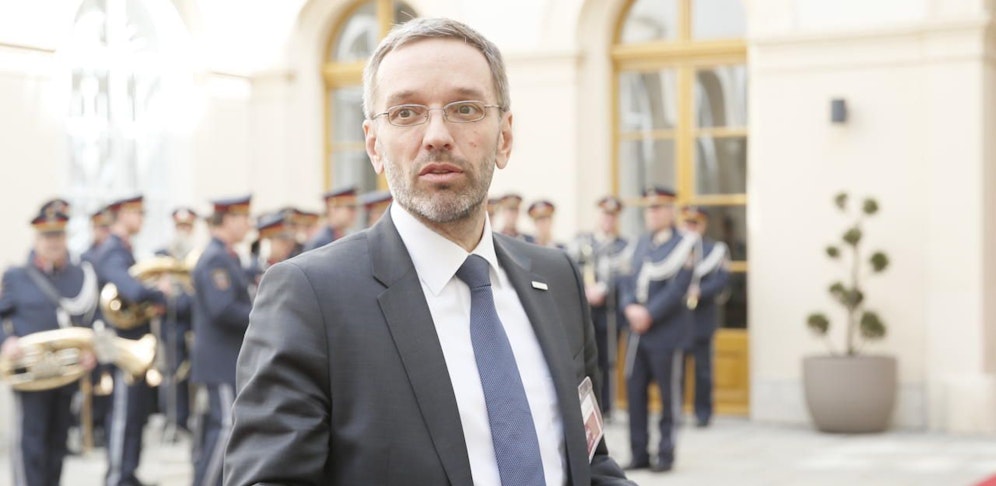 Kickl muss für die Fremdenrechtsnovelle viel Kritik einstecken.
