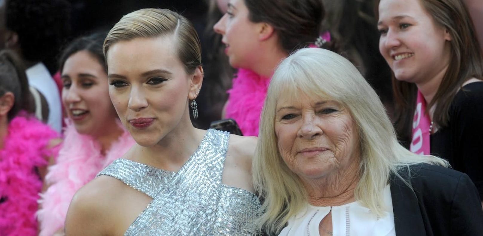 Scarlett Johansson bringt Double zu Filmpremiere
