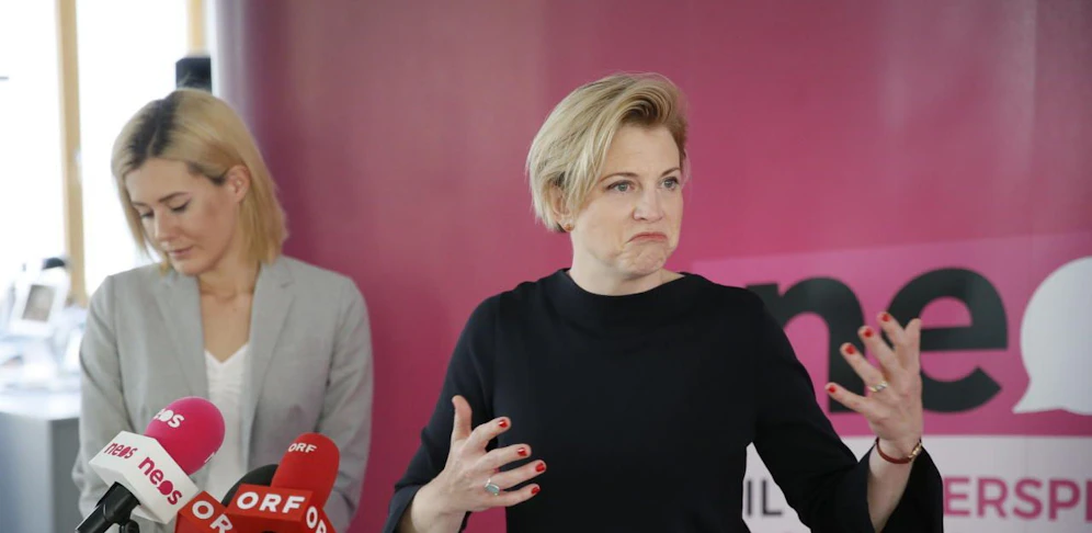 Neos-Chefin Beate Meinl-Reisinger, Claudia Gamon kritisieren die Regierung