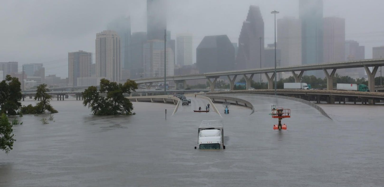 Hurrikan Harvey verwüstet Texas - und es regnet weiter