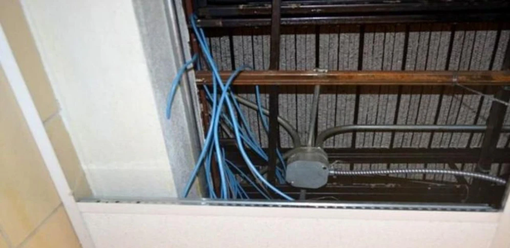 Die PCs waren in der Zwischendecke versteckt.