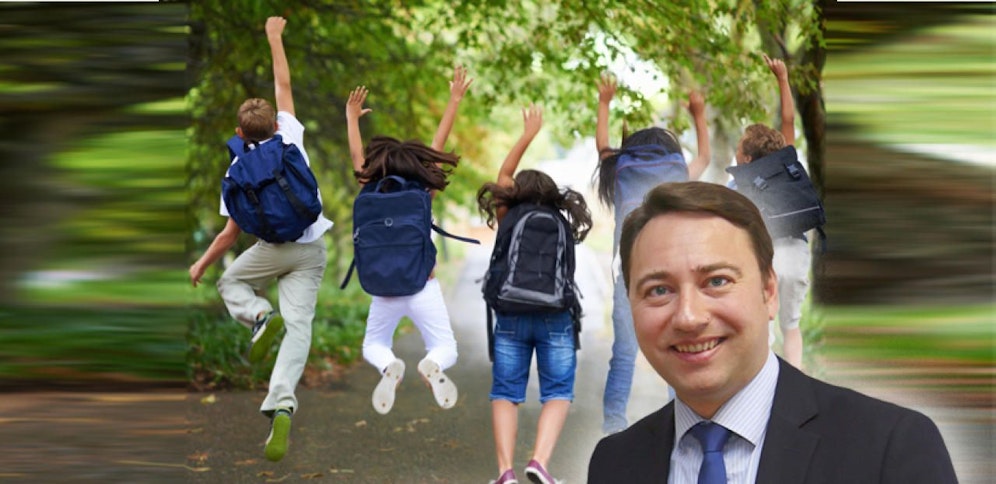 Familienreferent Manfred Haimbuchner (FPÖ) verspricht höhere Zuschüsse bei Schulausflügen. 