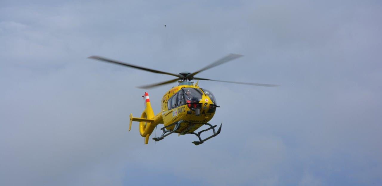 Heute.at - Mann stürzt bei Arbeiten von Dach – per Heli ins Spital