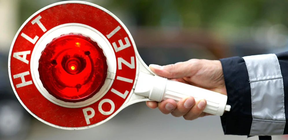 Die Polizei stoppte einen Raser.