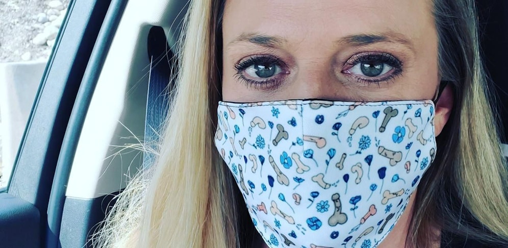 "Wenn mir jemand sagt, dass da Penisse auf meiner Maske sind, dann sage ich, dass sie zu nah sind", so das Konzept der Maske.