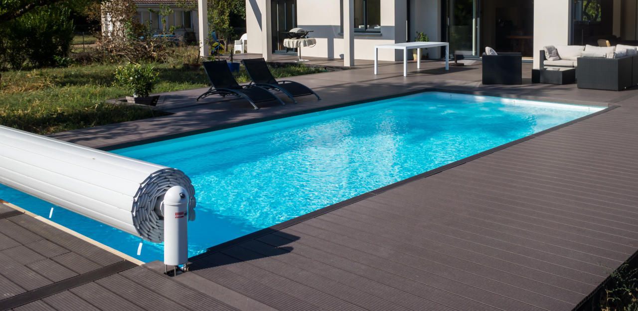 Heute.at - Tochter fand toten Vater: Ex-Politiker trieb im Pool