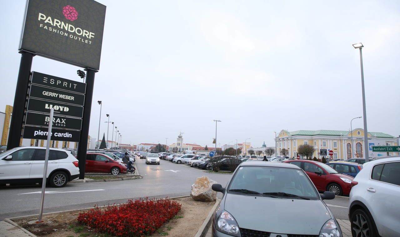 Im Outlet Parndorf wurden zwei Ladendiebe erwischt – es handelt sich um Mutter und Sohn.