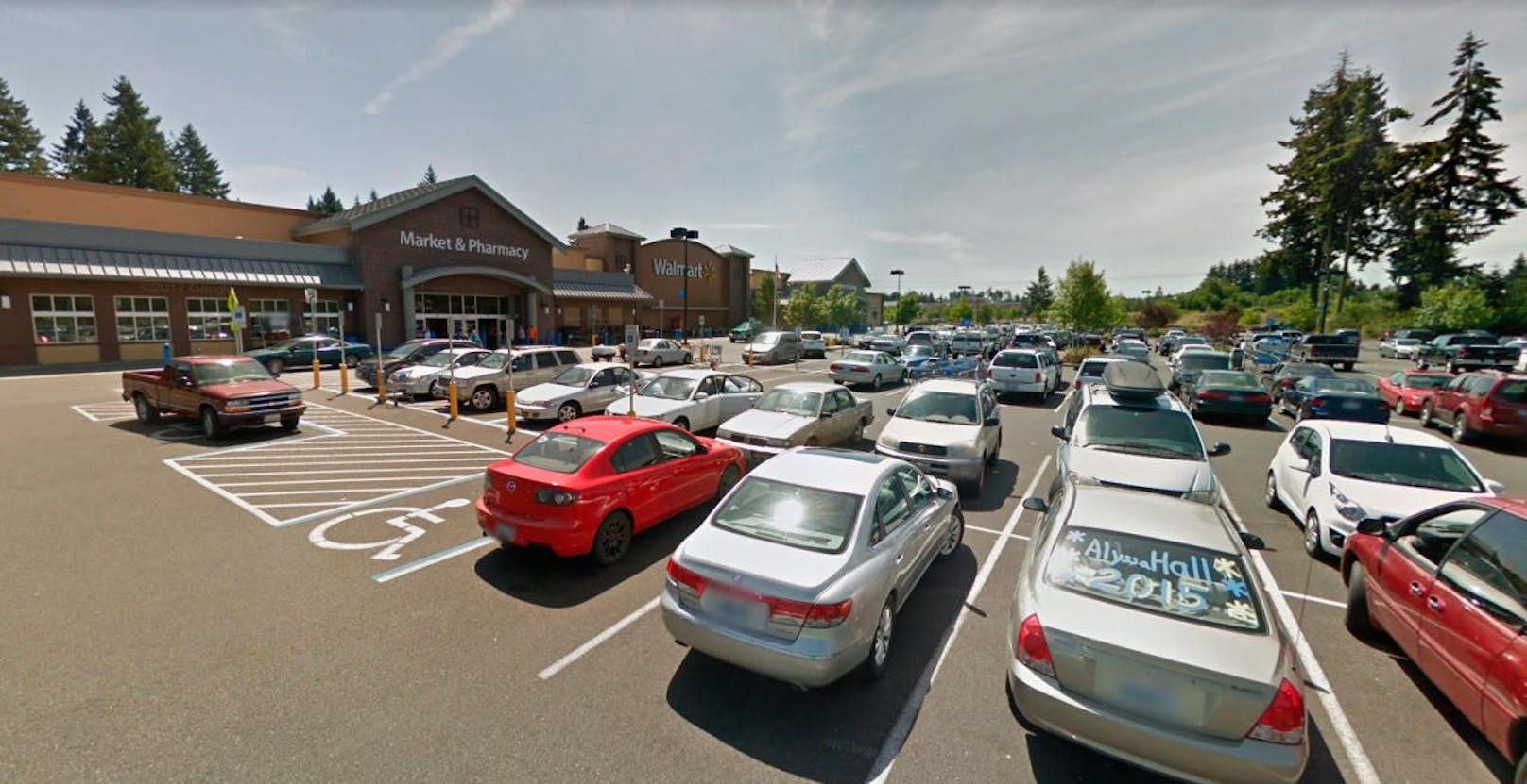 Der Parkplatz des Walmart Superstore in Tumwater, Washington.
