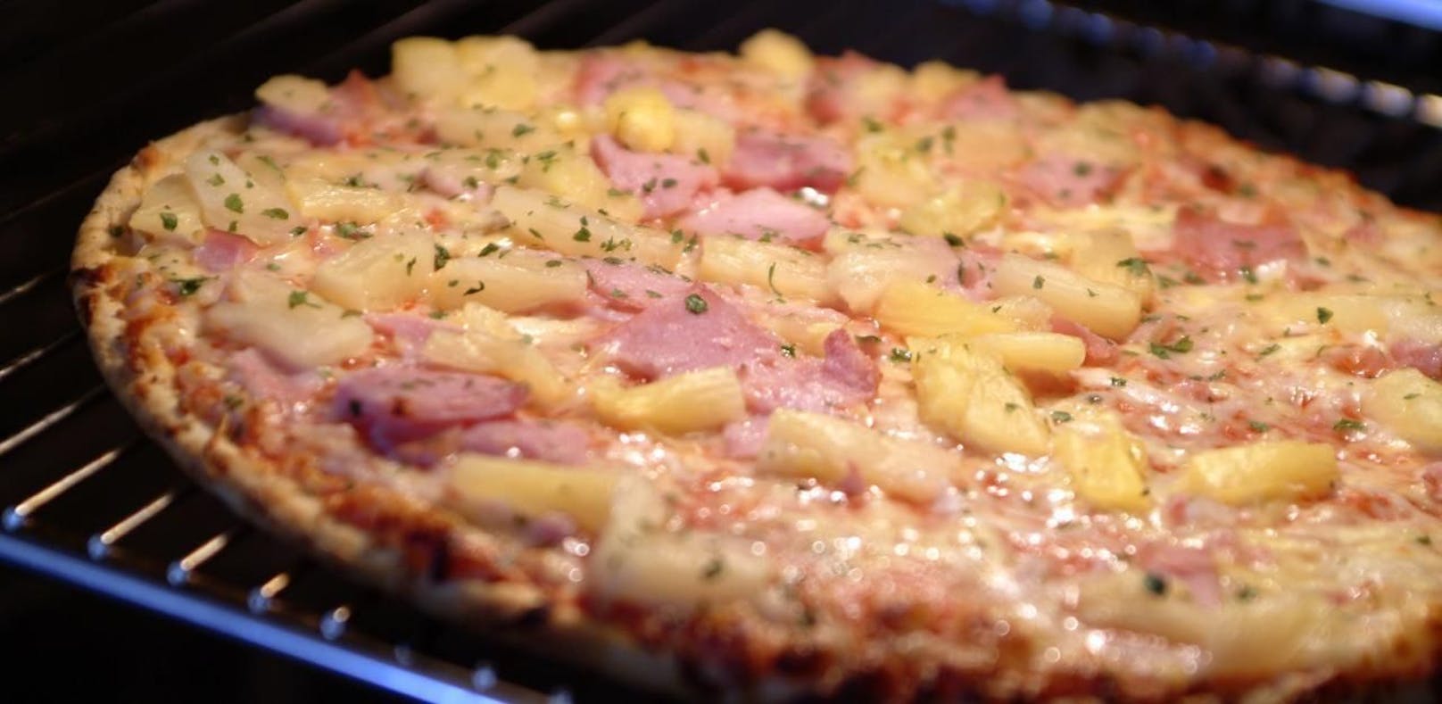 Die Pizza Hawaii mit Schinken und Ananas ist eine sehr polarisierende kulinarische Kreation aus Kanada.