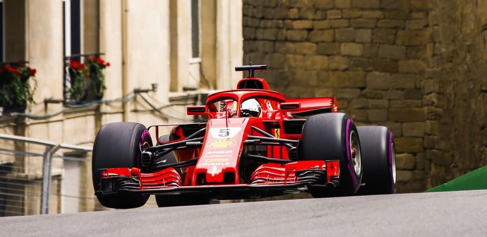 Vettel rast auch in Baku auf die Pole-Position