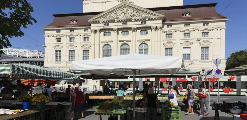 Kaiser-Josef-Platz und Oper in Graz.   