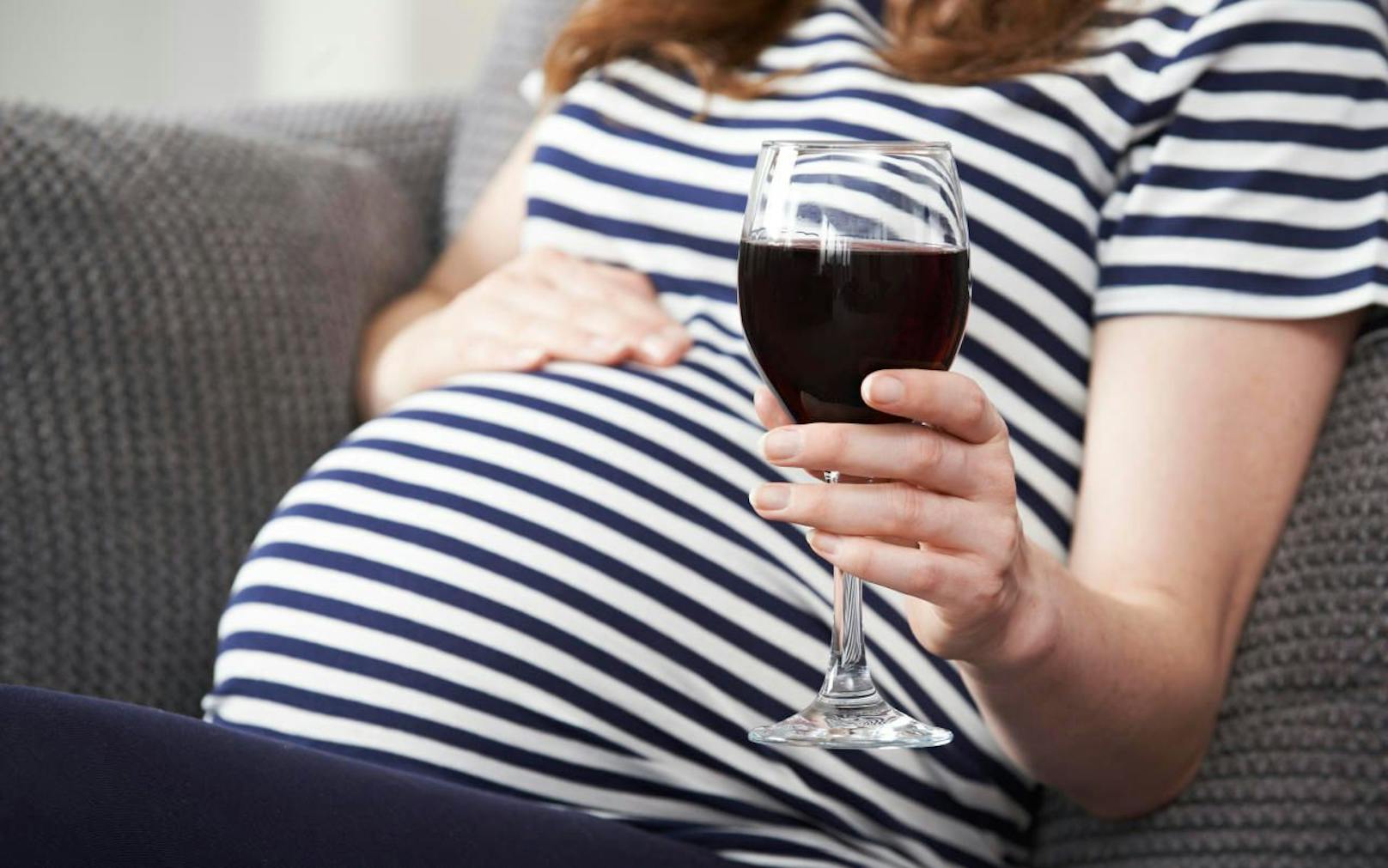Jeglicher Alkohol während der Schwangerschaft kann dem Fötus schaden.