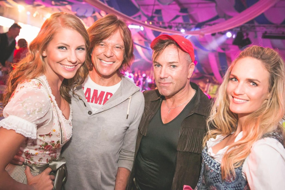 Moderatorin Carina Schwarz, Stargast Jürgen Drews, Schauspieler Uwe Kröger und Ex Miss Austria Patricia Kaiser feierten trotz Sturm.