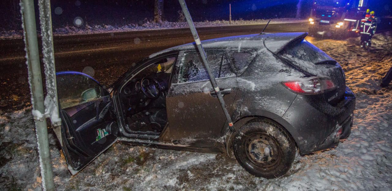 Heute.at - Minusgrade: Unfalllenker flüchtet eiskalt barfuß
