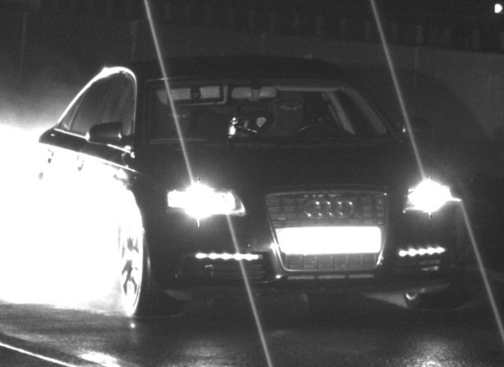 228 km/h! Polizei jagt Sturmhauben-Raser. 