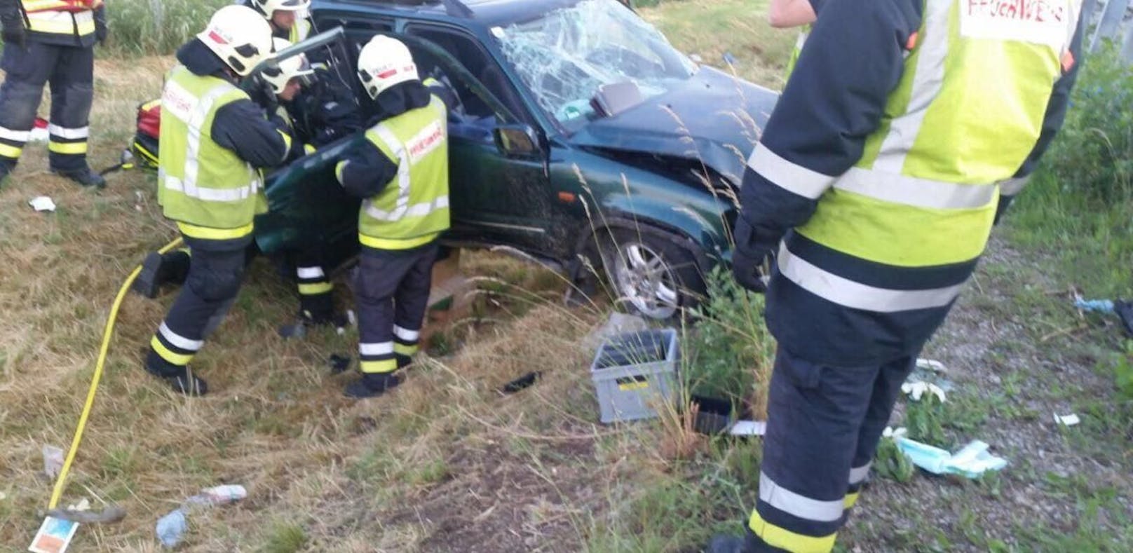 Unfall auf der A2 bei Traiskirchen: Die Beifahrerin verstarb im Krankenhaus. 
