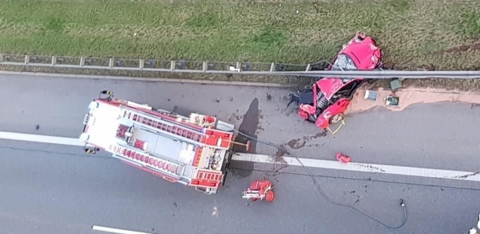 Der Ferrari wurde bei dem Unfall völlig zerstört
