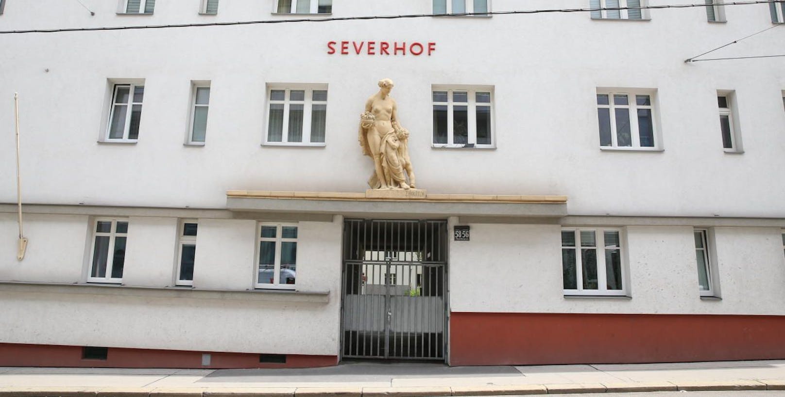 Severhof in Ottakring wird 24 Stunden von Polizei bewacht.