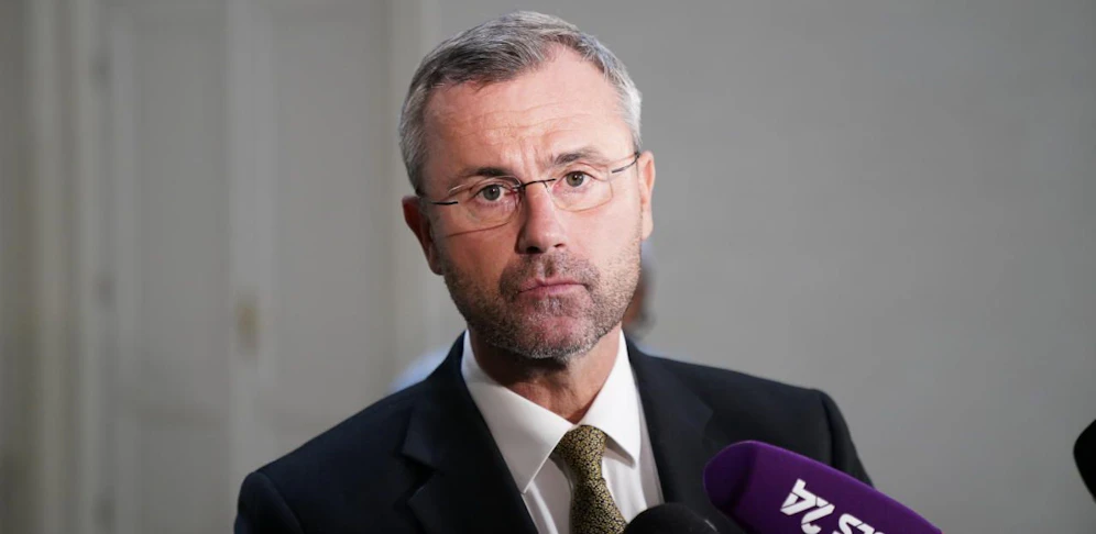 Norbert Hofer nahm am Rande seines Sondierungsgesprächs mit Sebastian Kurz auch zur Causa Philippa Strache Stellung.