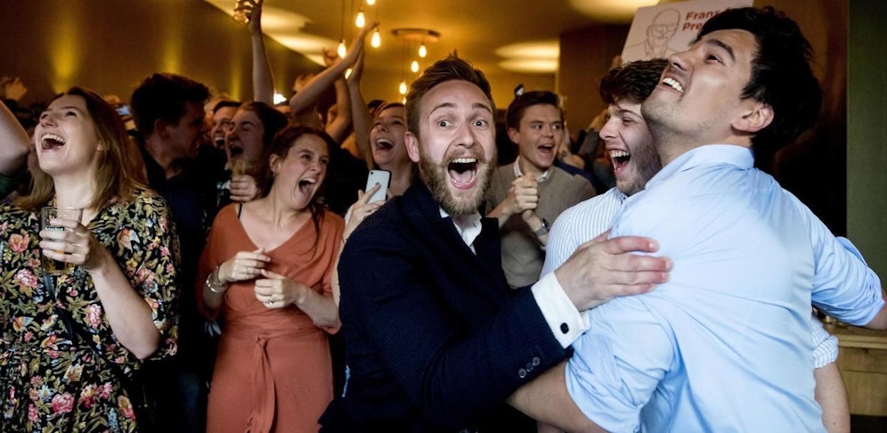 PvdA-Spitzenakandidat Frans Timmermans feiert angesichts der ersten Prognosen nach der EU-Wahl in den Niederlanden.