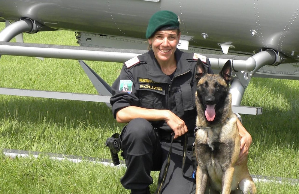 Polizeidiensthund "DiNozzo" und Diensthundeführerin AbtInsp. Birgit N.