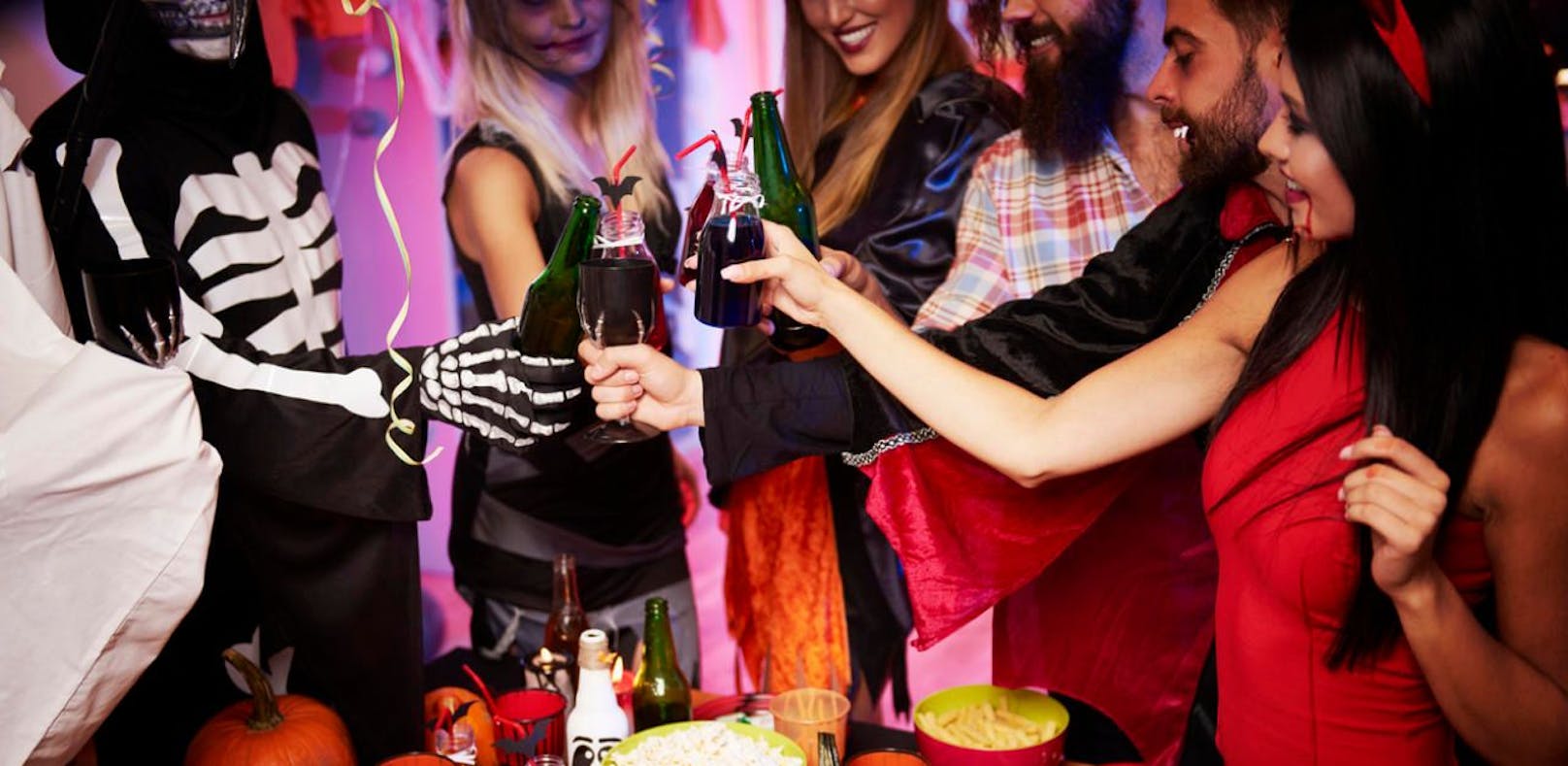 Halloween - eine Nacht für ausgelassene Parties und kreative Verkleidungen (Symbolbild).