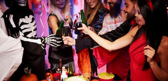 Halloween - eine Nacht für ausgelassene Parties und kreative Verkleidungen (Symbolbild).