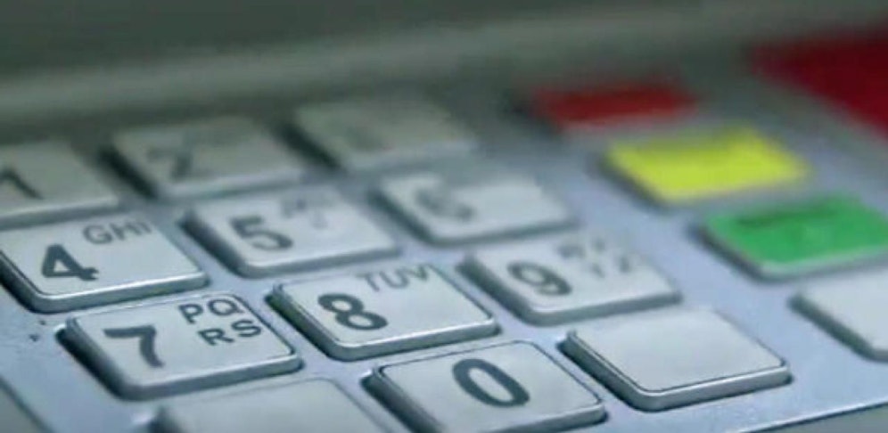 Die Täter rissen den Geldautomaten aus der Verankerung.