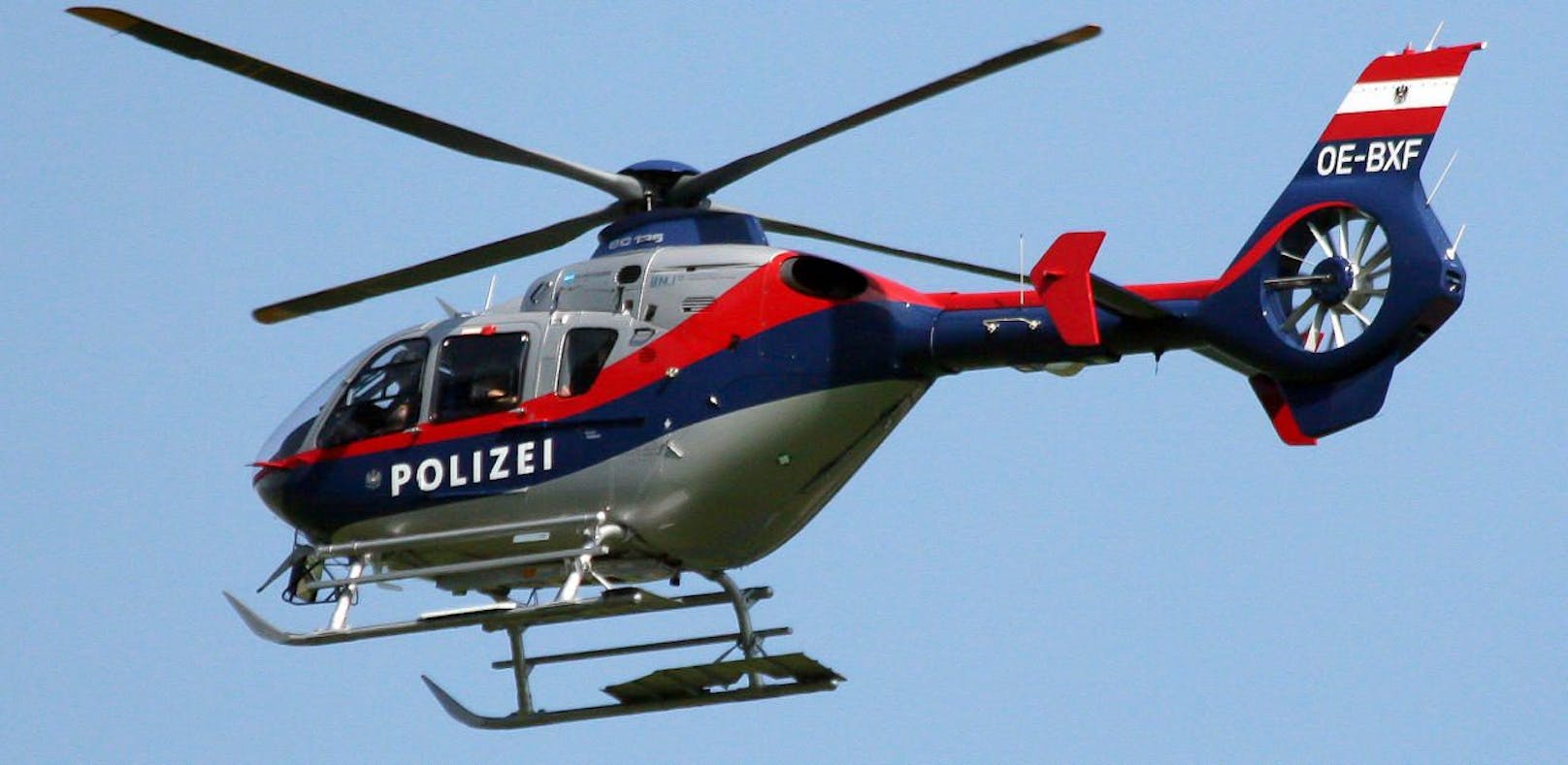 Ein Wanderer aus Linz wurde im Toten Gebirge vermisst. Dutzende Einsatzkräfte suchten u.a. mit einem Hubschrauber nach ihm. (Symbolbild)