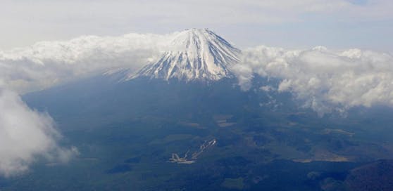 So idyllisch sieht der Fuji, umringt von Waldgebiet, aus. Aber der Eindruck täuscht...